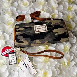 BRAND NEW AEROPOSTALE Women's Camo Print Clutch Wallet